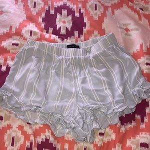 XS Kendall & Kylie flowy shorts